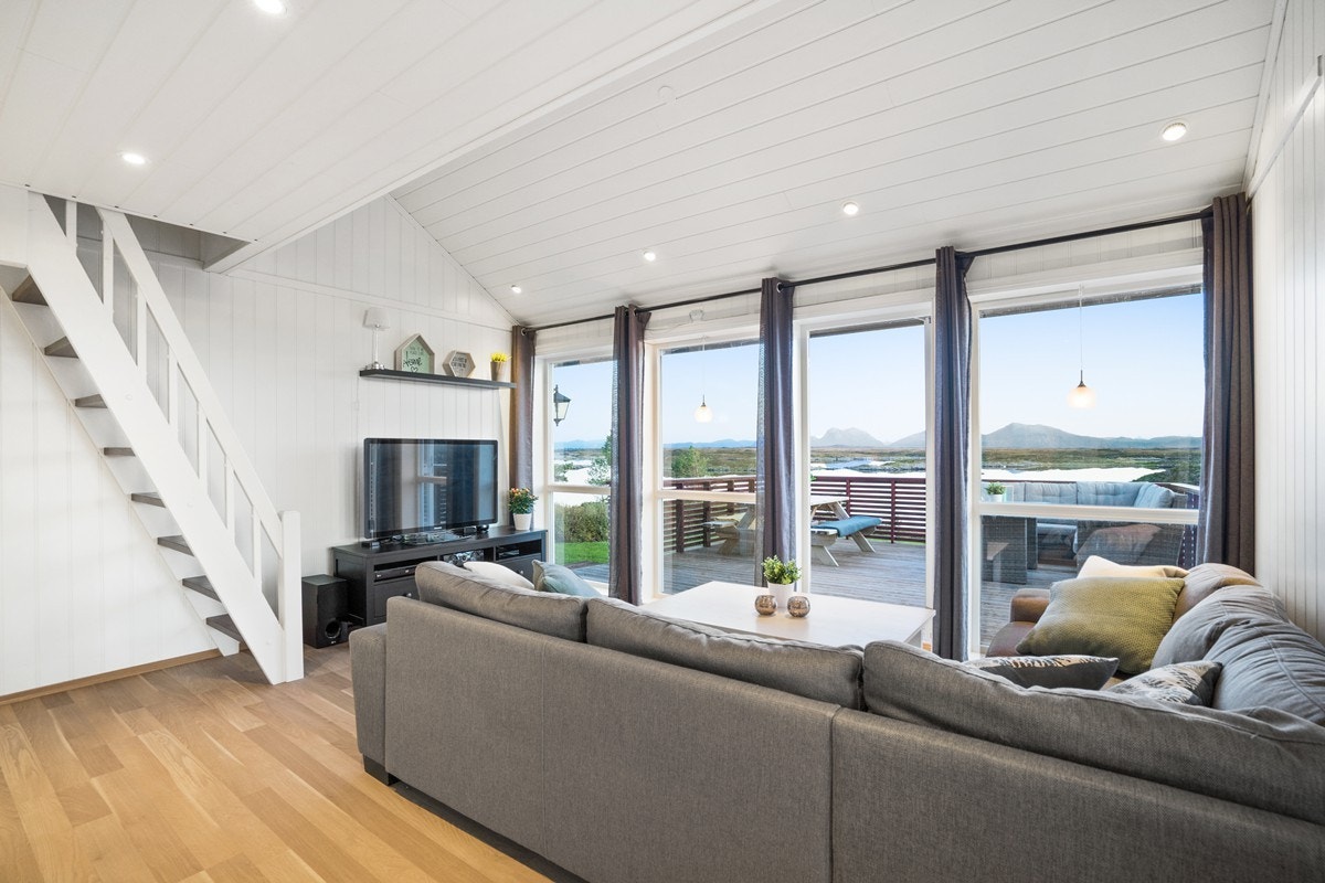 Flott stue med utgang til veranda Galleribilde