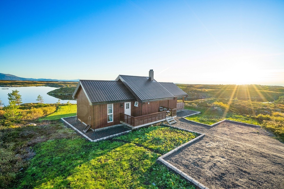 Rikelig med biloppstillingsplasser rundt hytta Galleribilde