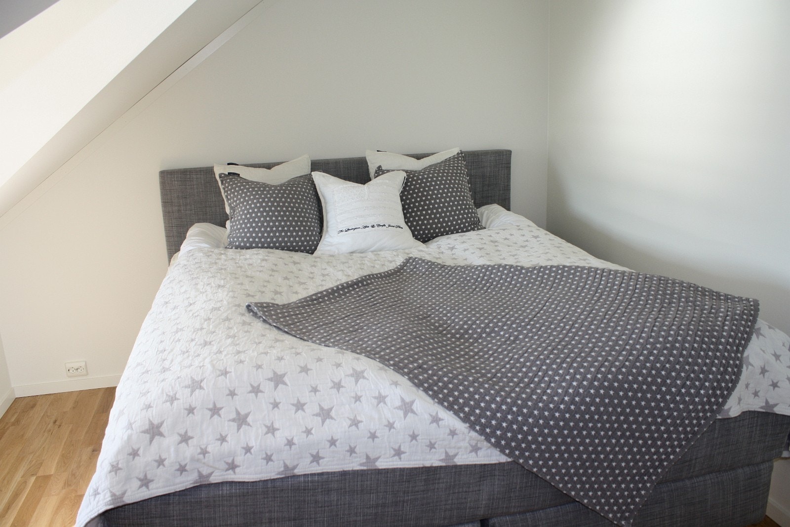 Soverom 1 i 2 etg.
Eget bad til dette soverommet Galleribilde