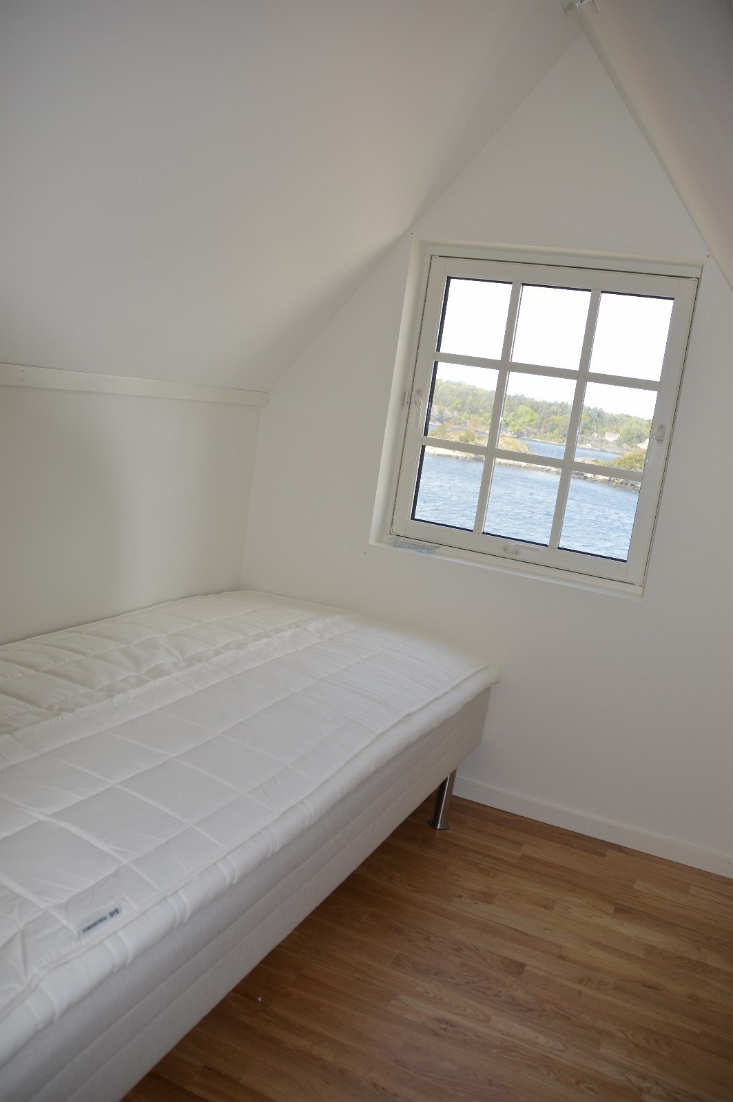 Soverom 2. Ekstraseng.
3 sengeplasser.
Dobbeltseng + enkeltseng Galleribilde