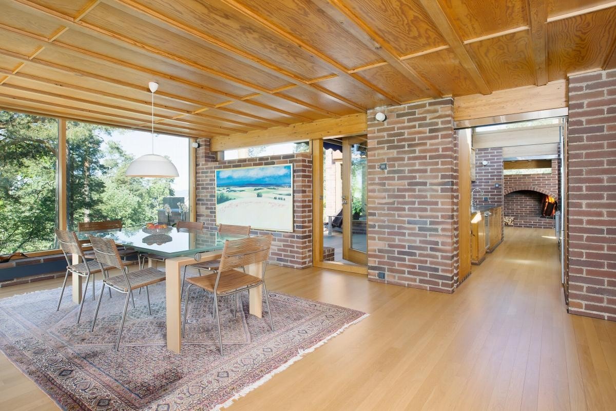 Utgang til atriumterrassen også fra spisestuen Galleribilde