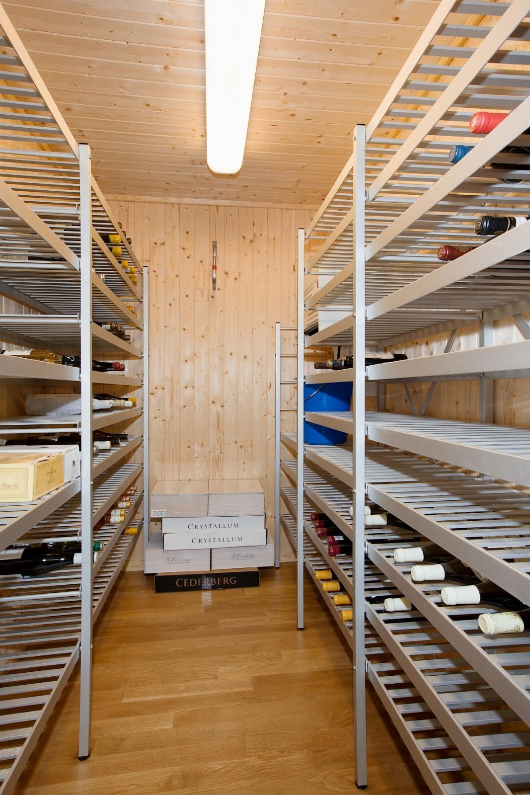 Vinkjeller i del av garasje Galleribilde