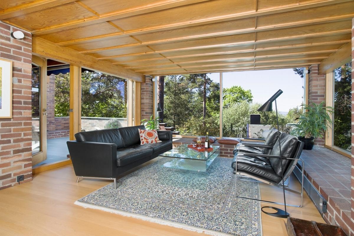 Stue med utgang til atriumterrasse Galleribilde