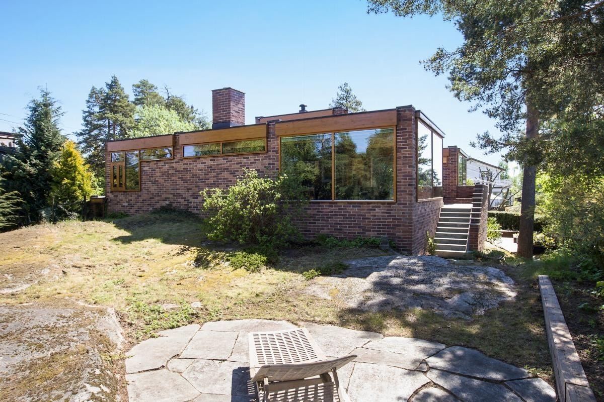 Boligen sett fra hagen Galleribilde