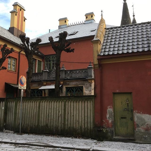 Utsikt fra inngangsdør. Vis a vis kontoret Galleribilde