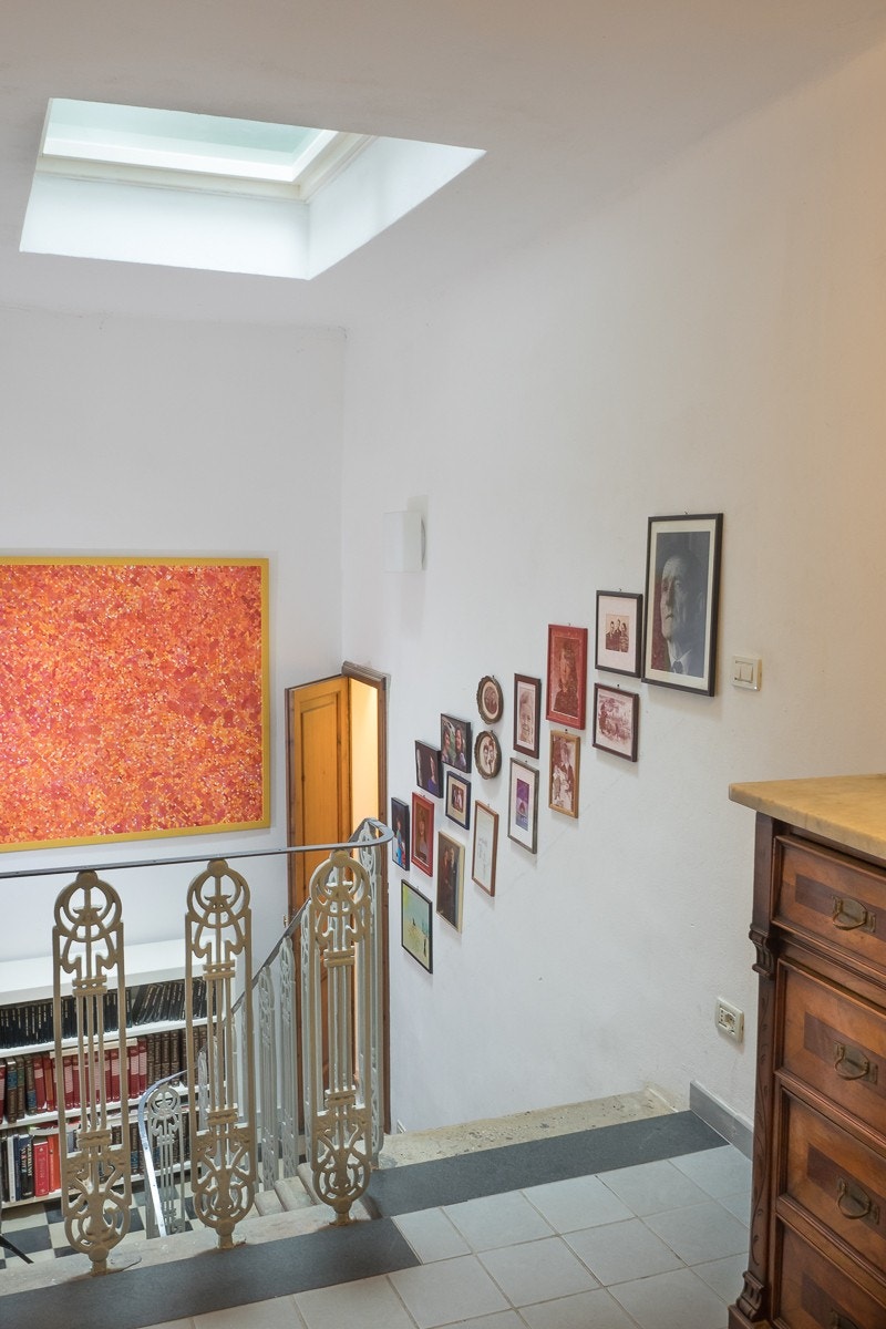 Trappen med takvindu i hovedleiligheten Galleribilde