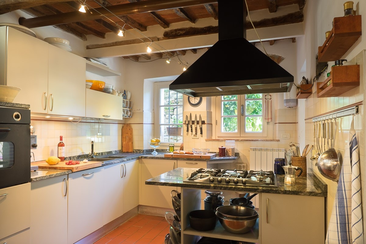 Kjøkkenet i hovedleiligheten Galleribilde