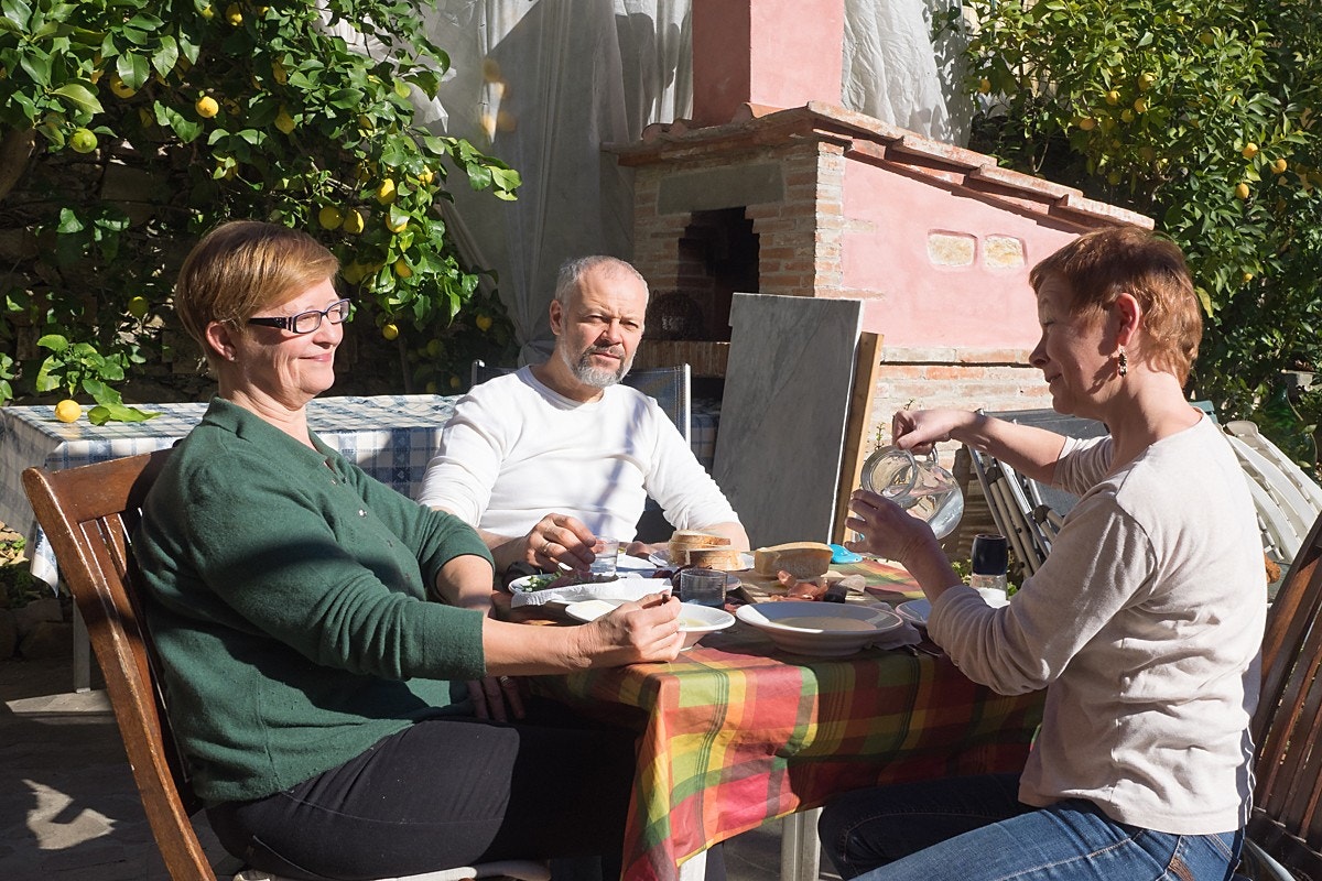 Lunch på terrassen i januar Galleribilde