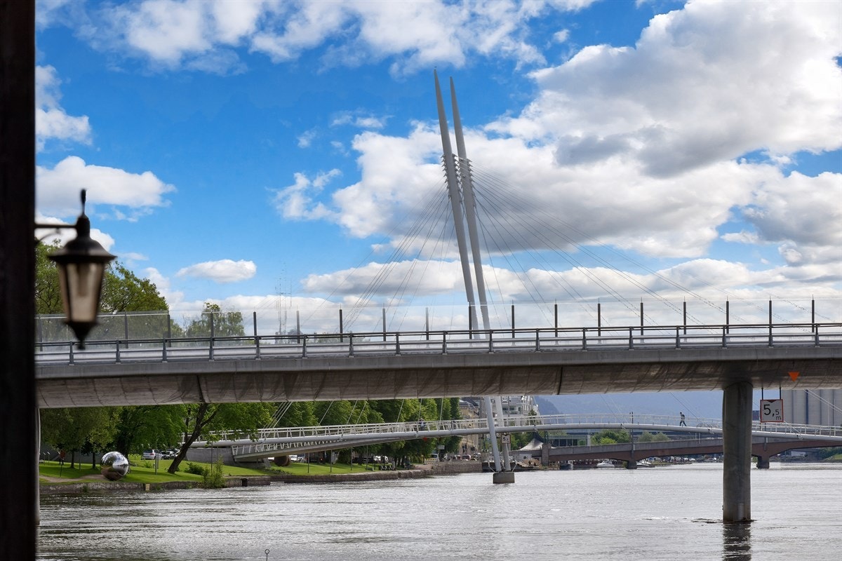 Gangbroen knytter byparken på Bragernes sammen med den tiltalende og urbane kunnskapsparken på Papirbredden. Galleribilde