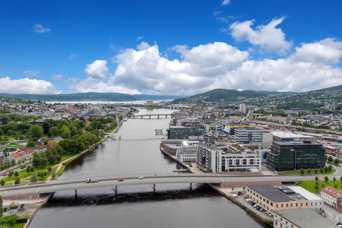 Fra leiligheten tar det ca. 10 min å gå til sentrum, eller ca. 15 min å gå til Drammen stasjon. Galleribilde