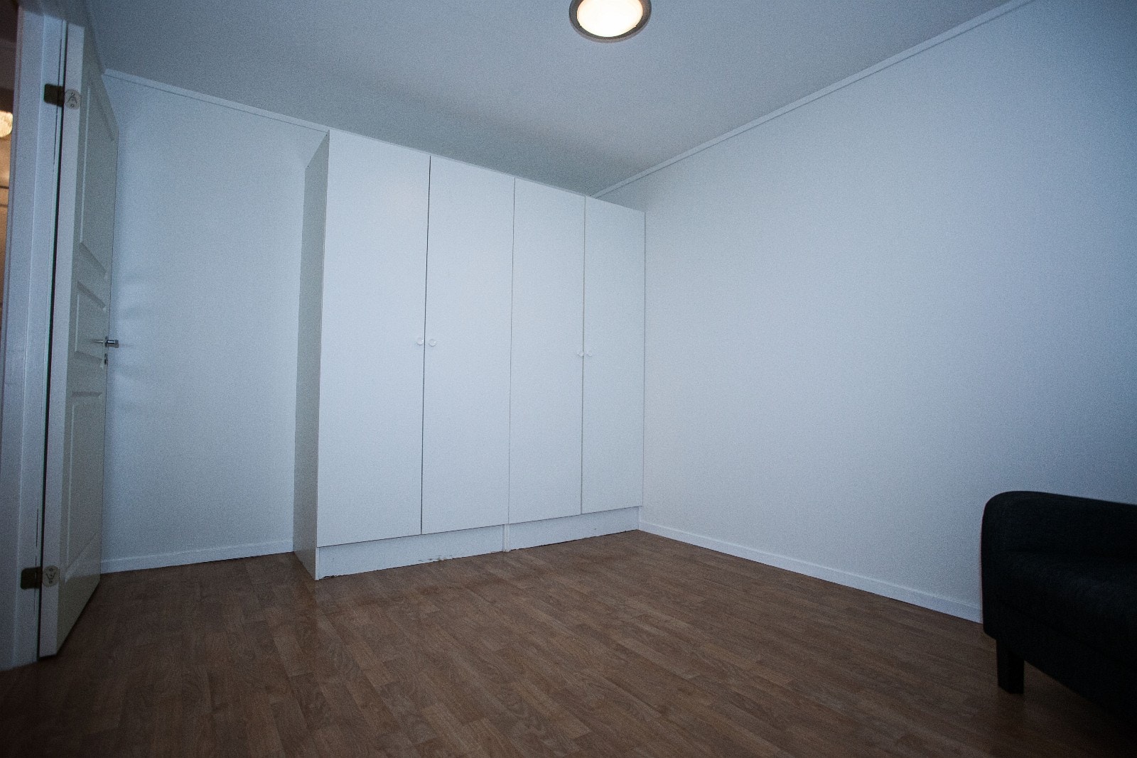 Soverom med god skapplass Galleribilde