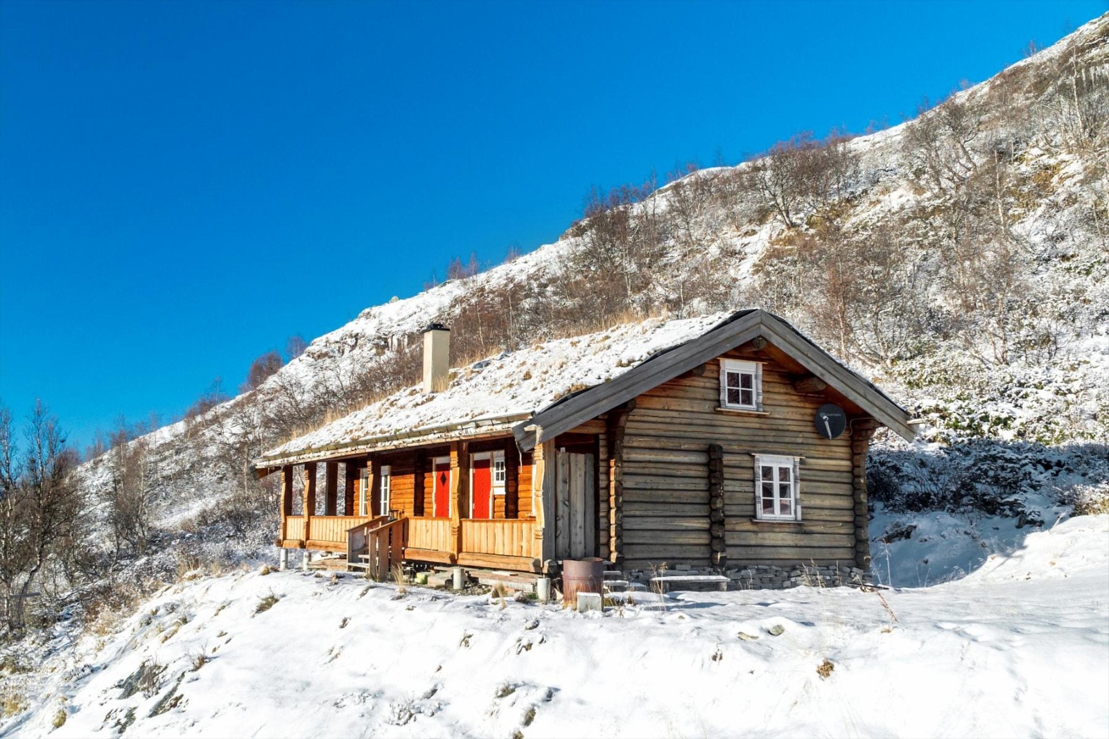 Beliggenhet i Rutenettet til DNT gjennom Skarvheimen til Finse. Sulebu og Bjordalsbu er en dagsmarsj unna Galleribilde