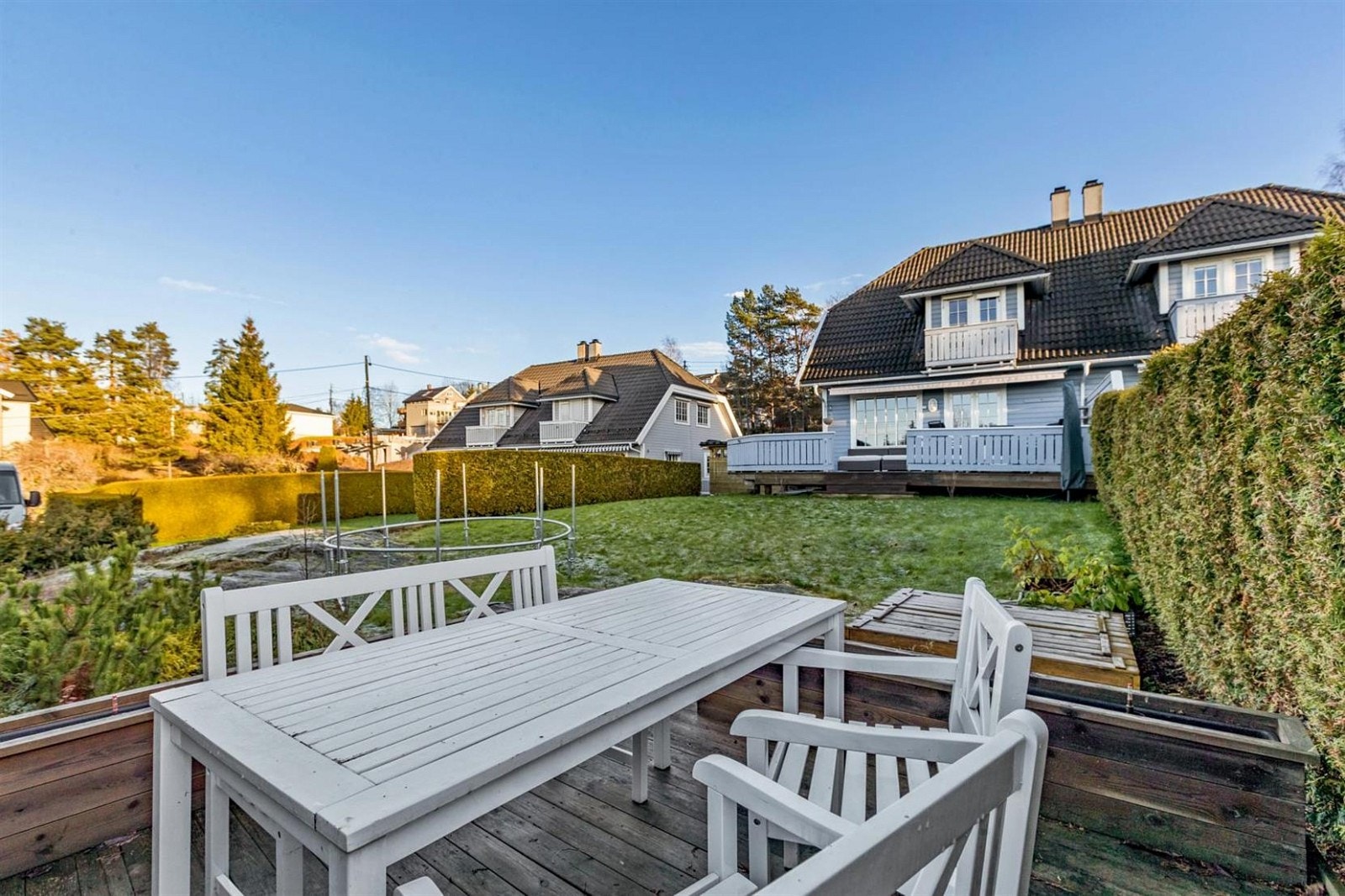 Hyggelig platting i hagen. Galleribilde