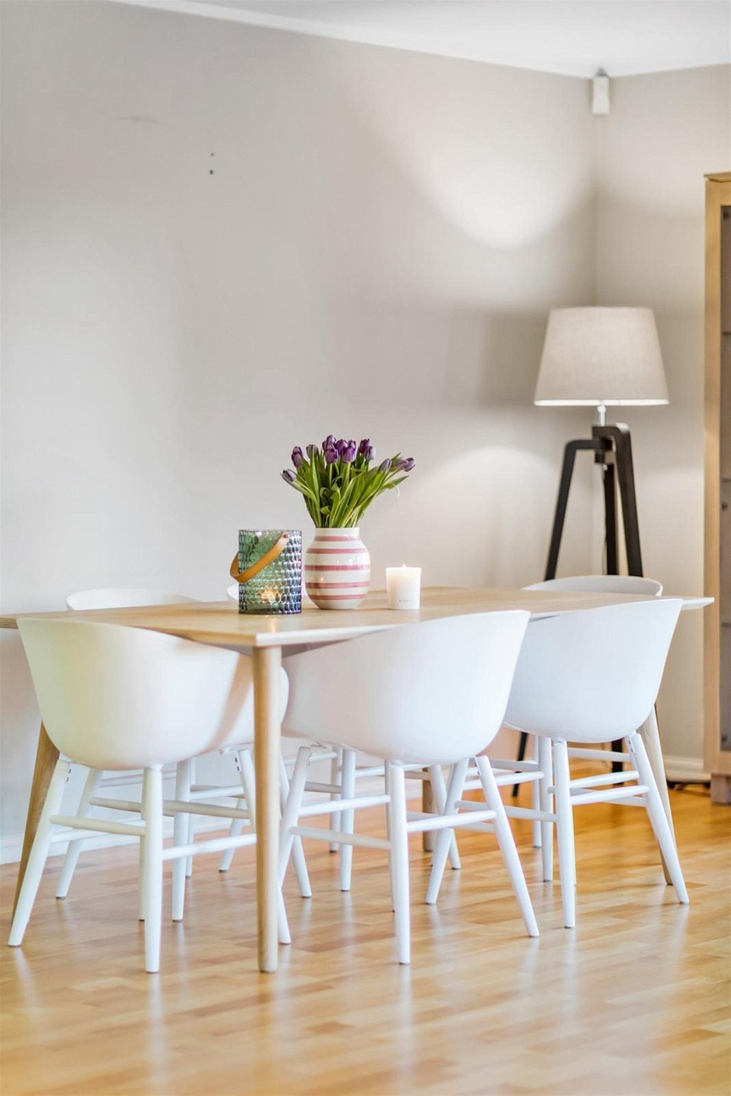 Hyggelig spisestue. Galleribilde