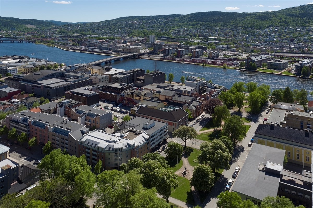 Boligen ligger meget sentralt til med kort vei til Drammen sentrum og elvebredden. Galleribilde