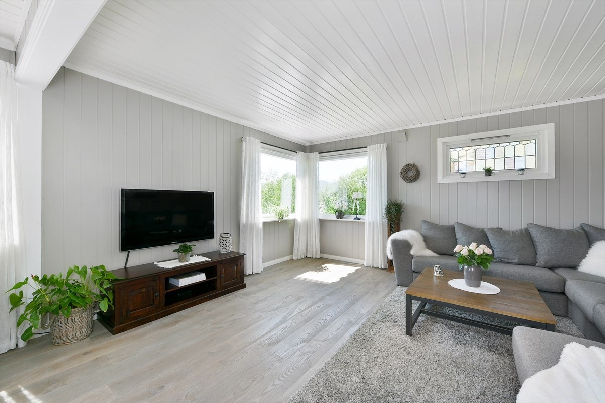 Lys og romslig stue. Galleribilde