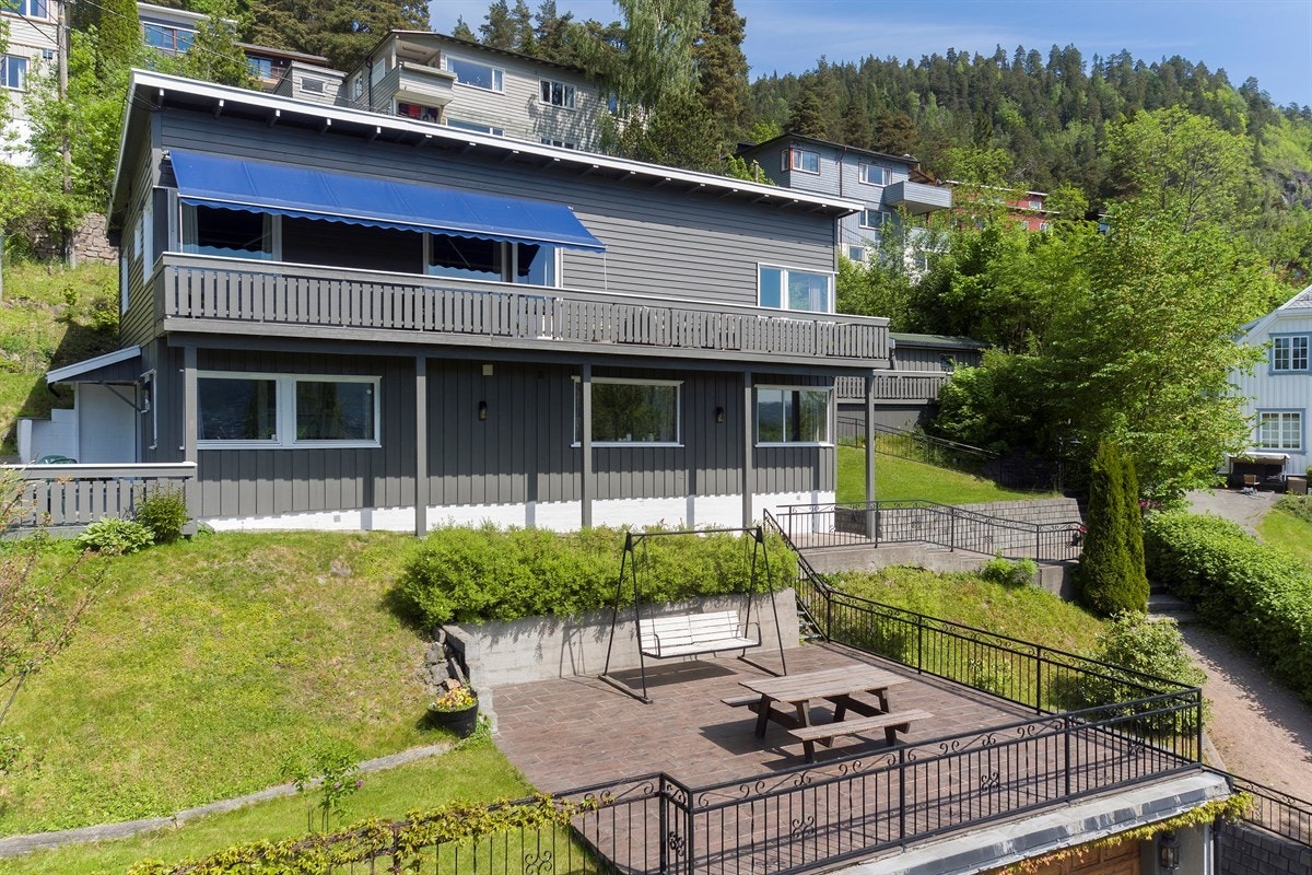 Boligen har en solrik tomt med meget gode solforhold. Galleribilde