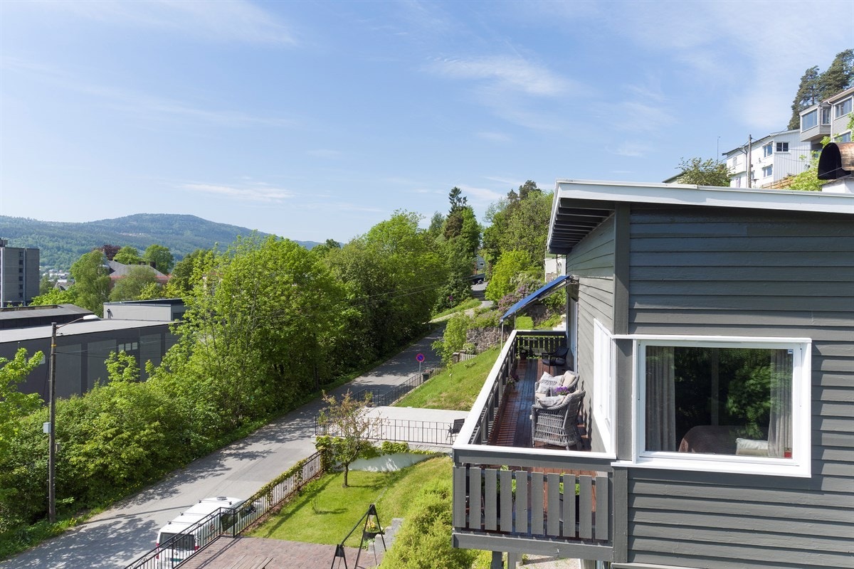 Balkongen er på ca. 20 kvm. Galleribilde