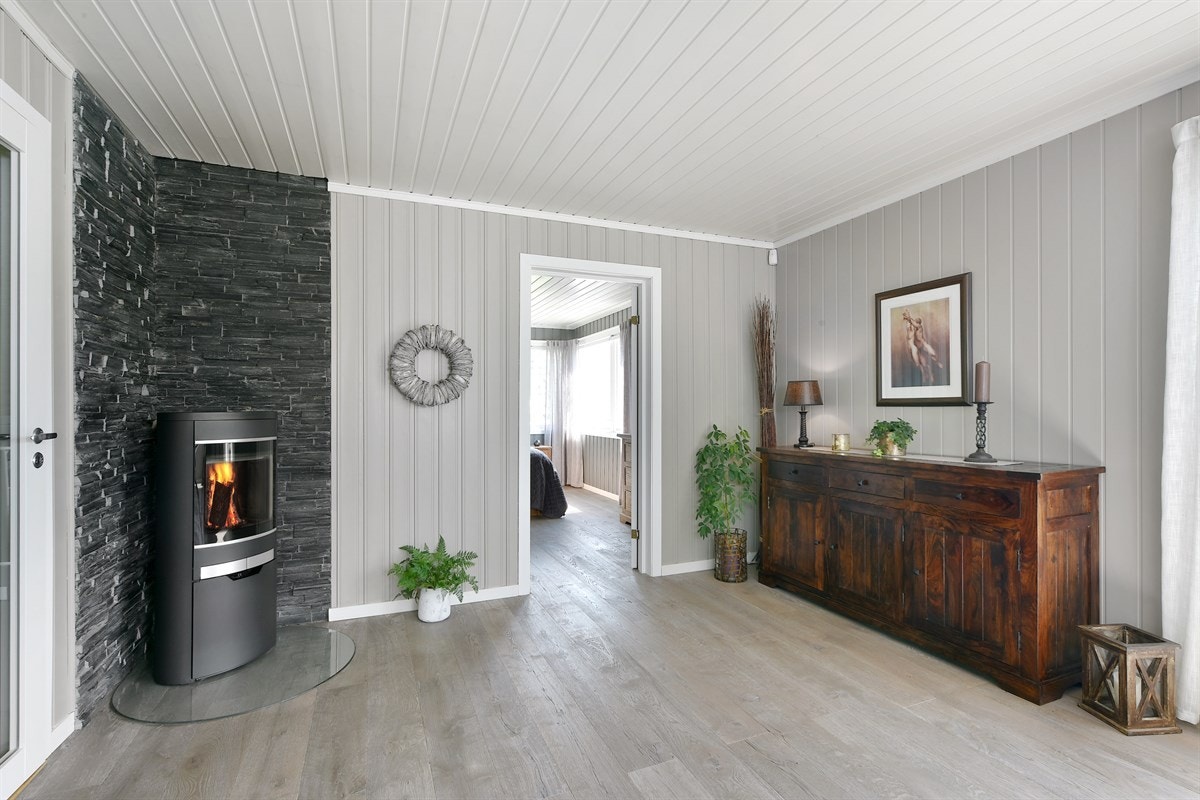 Peisen gir ekstra hygge og varme. Galleribilde
