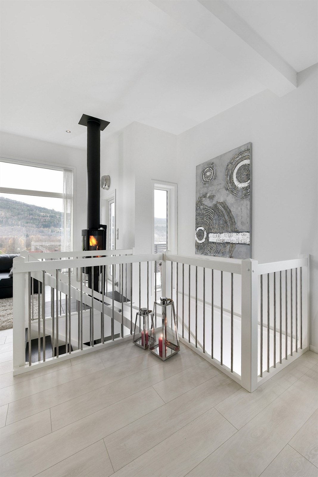 Trapp fra andre etasje til første etasje. Galleribilde