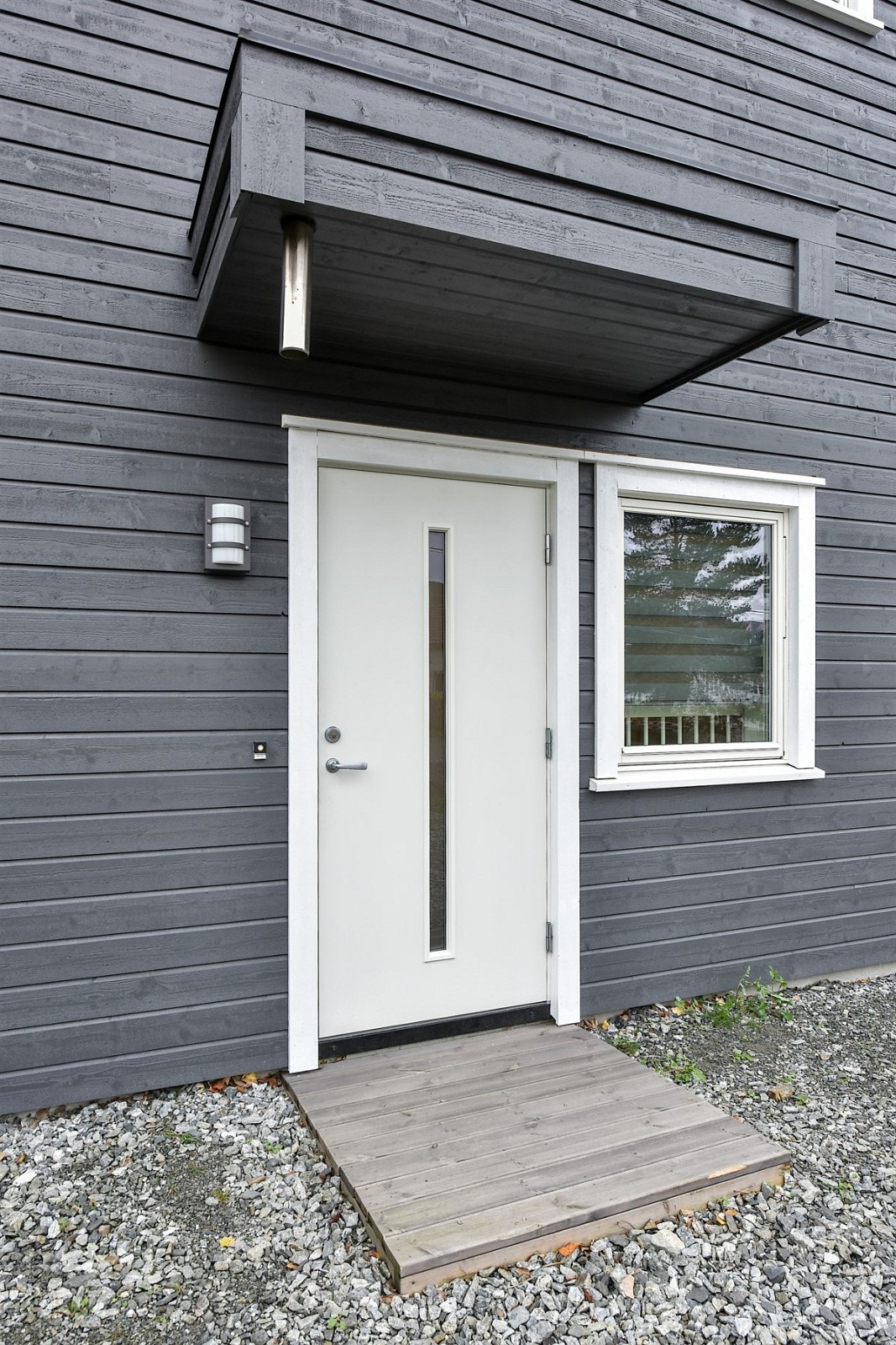 Boligen innehar i tillegg en egen utleieleilighet på ca. 30 kvm som er godkjent av kommunen. Galleribilde