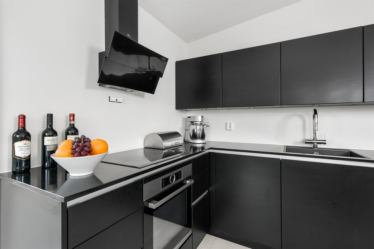 Mot et tillegg i pris kan kjøleskap og oppvaskmaskin medfølge ved salg. Galleribilde