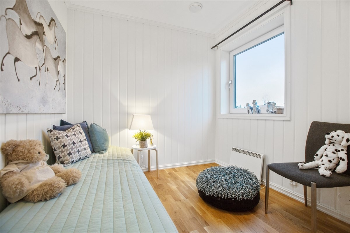 Soverommene er store og har garderobeskap Galleribilde