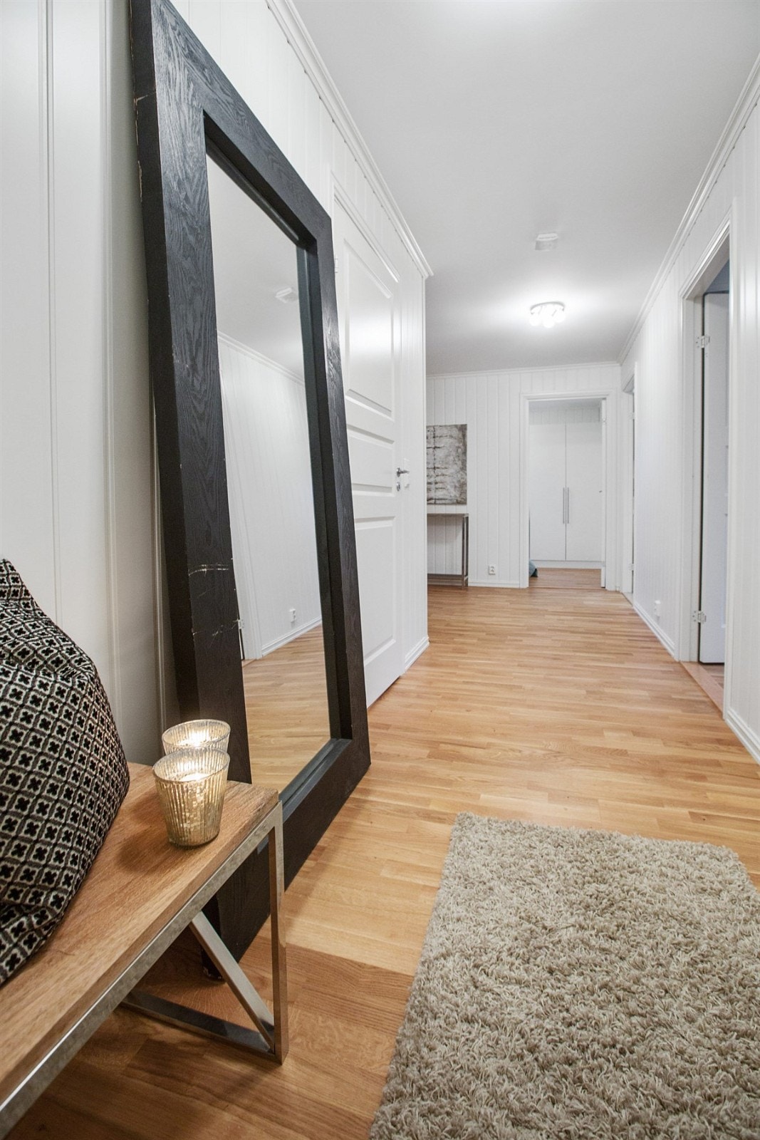 Entrén har god plass til garderobe Galleribilde