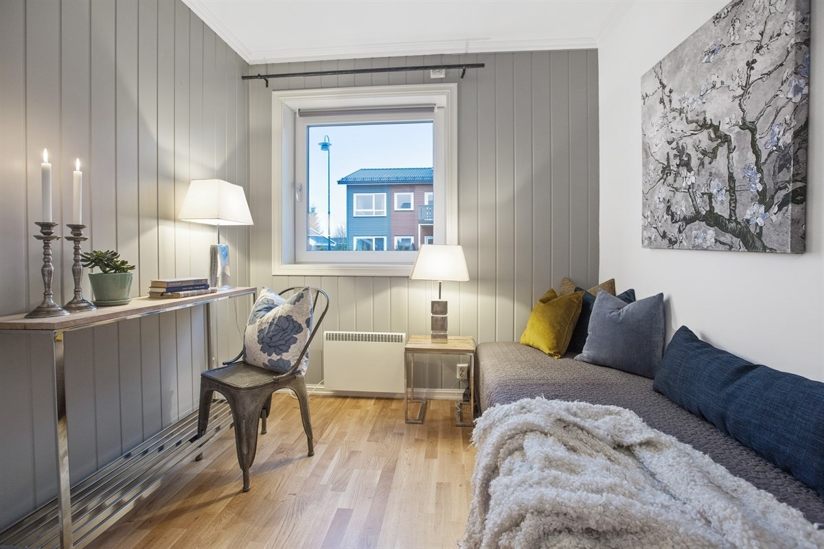 Soverommene er store og har garderobeskap Galleribilde