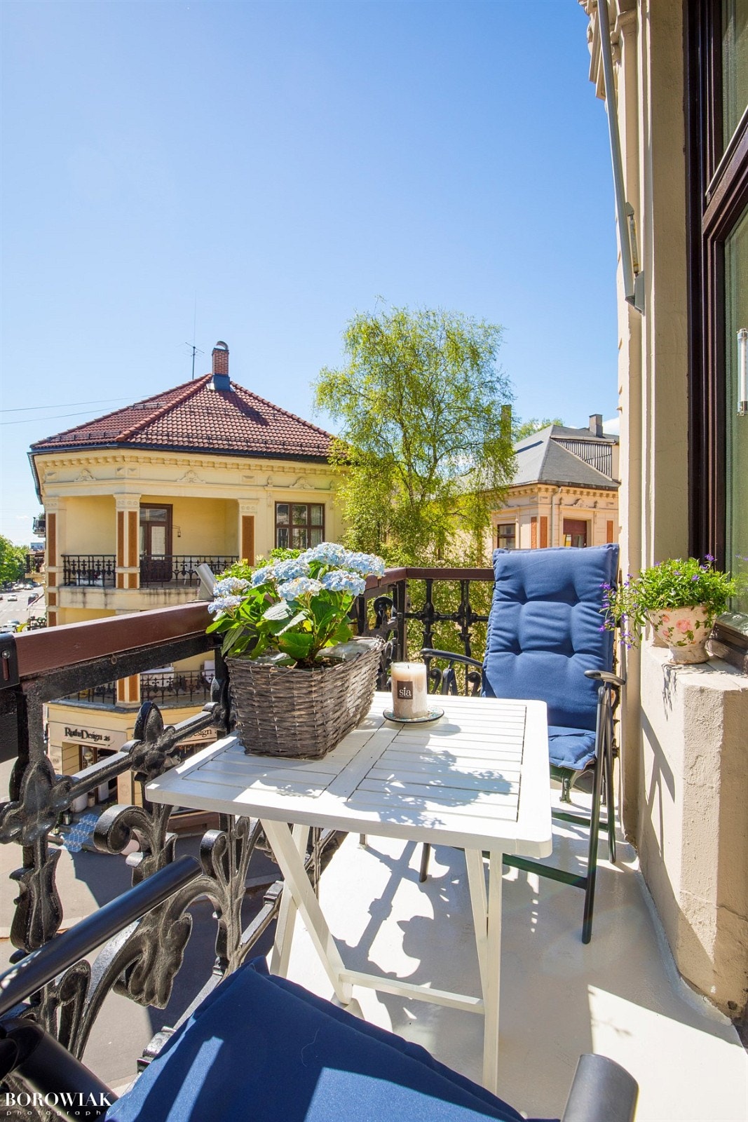 Solrik balkong Galleribilde