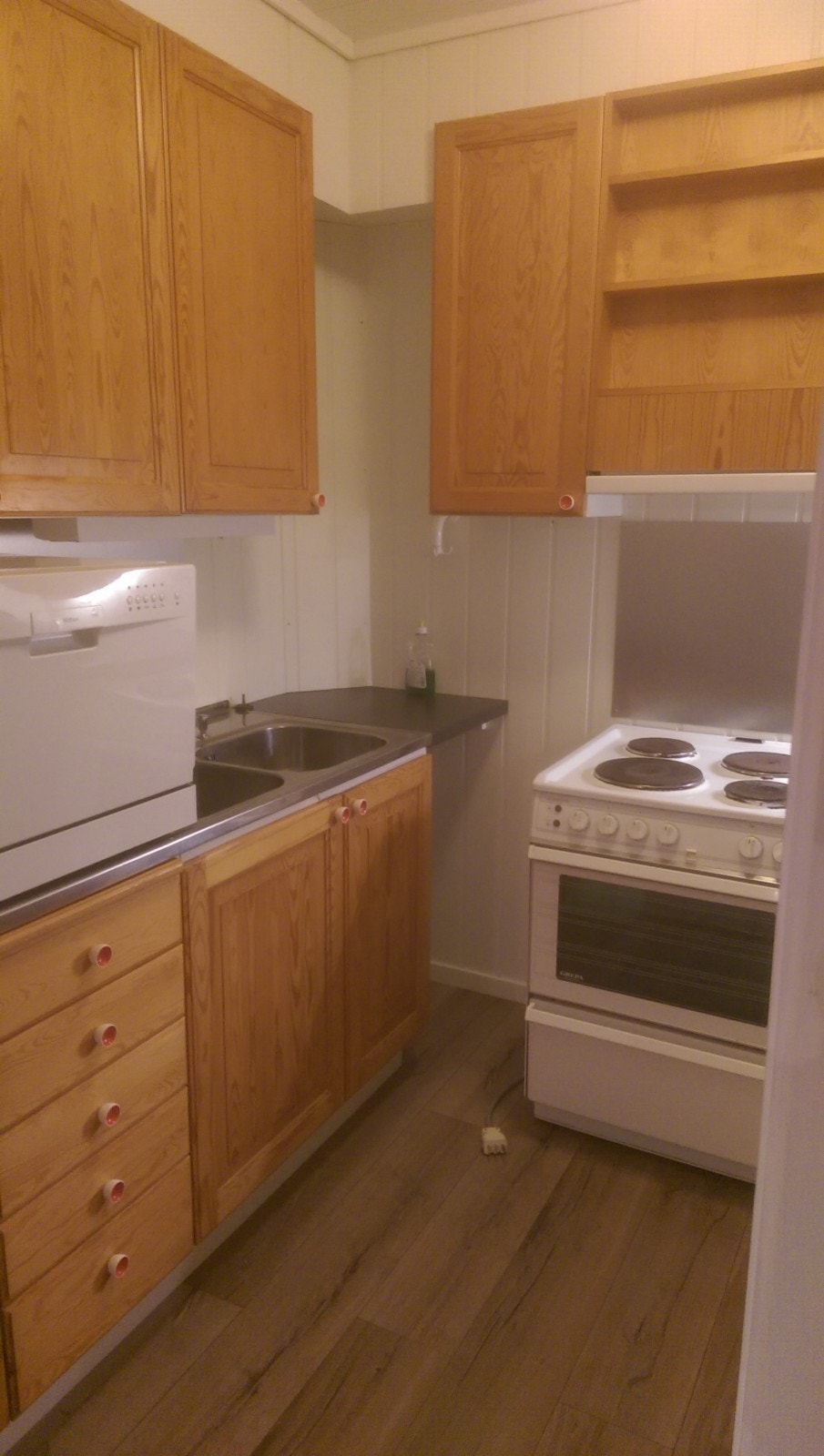 Kjøkken med Komfyr,kjøleskap,fryser Galleribilde