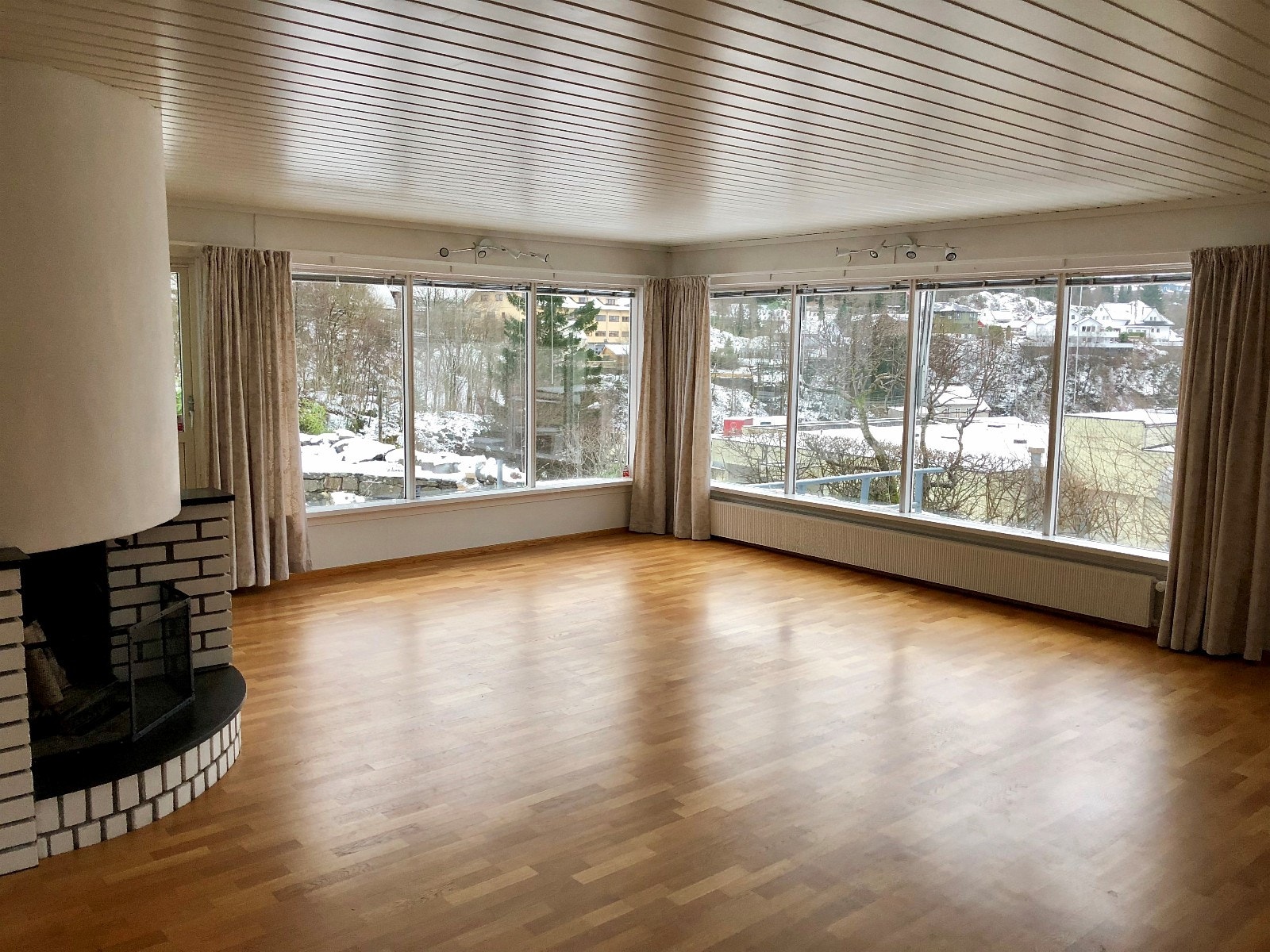 Stue, 2.etasje, sjøutsikt mot Eidsvåg og Askøy Galleribilde
