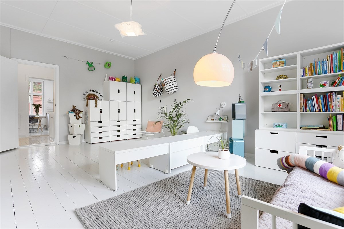 Stue 2 i 2. etasje med lekre tregulv Galleribilde