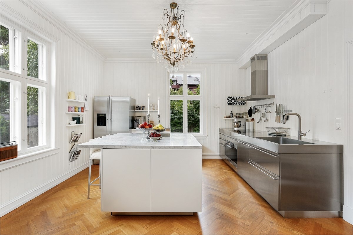 Separat og påkostet hjørnekjøkken fra BOFFI i 1. etasje Galleribilde