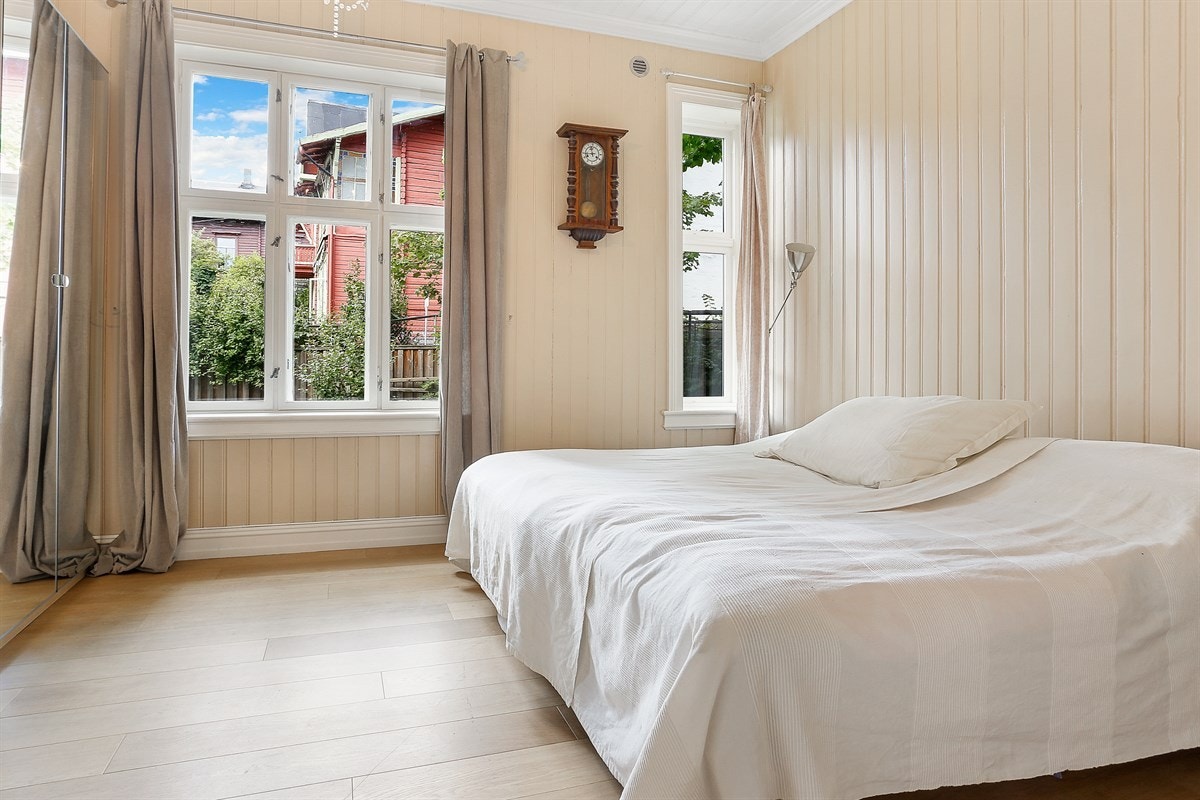 Hovedsoverom med god plass til innredning i 1. etasje Galleribilde