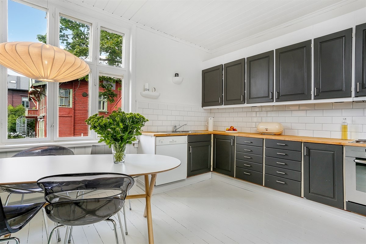 Godt med skap- og benkeplass Galleribilde