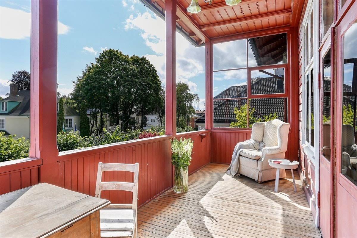 God plass til utemøbler også på terrassen i 2. etasje Galleribilde
