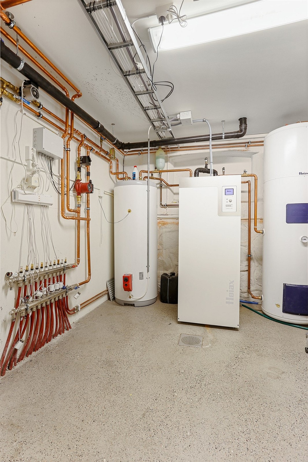 Teknisk rom i kjeller Galleribilde