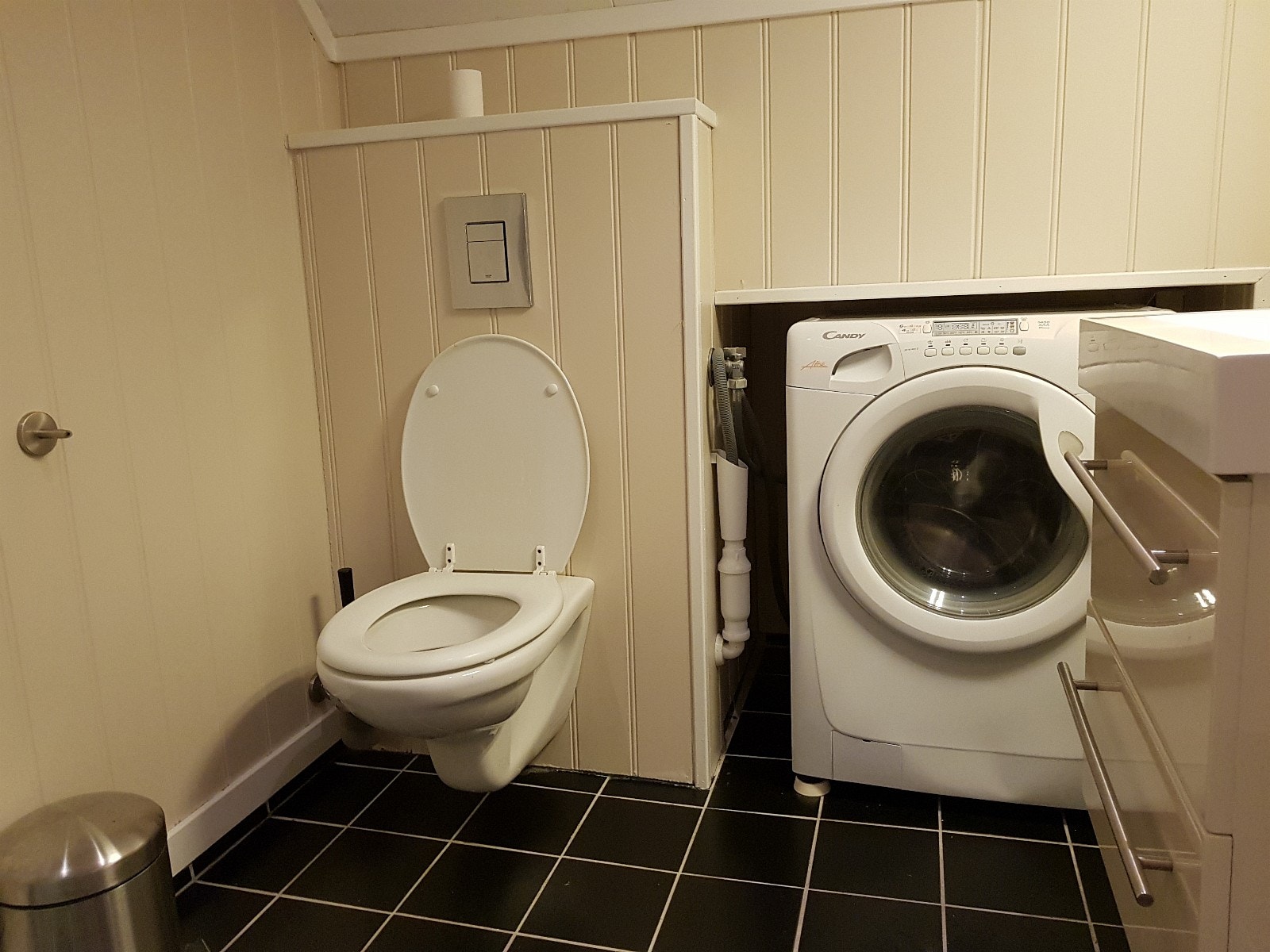 Bad med vaskemaskin inkludert Galleribilde