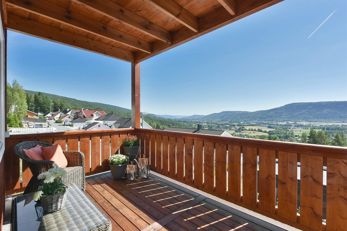 Utsikten fra terrassen er fantastisk og unik da denne utsikten har et særpreg over seg. Galleribilde