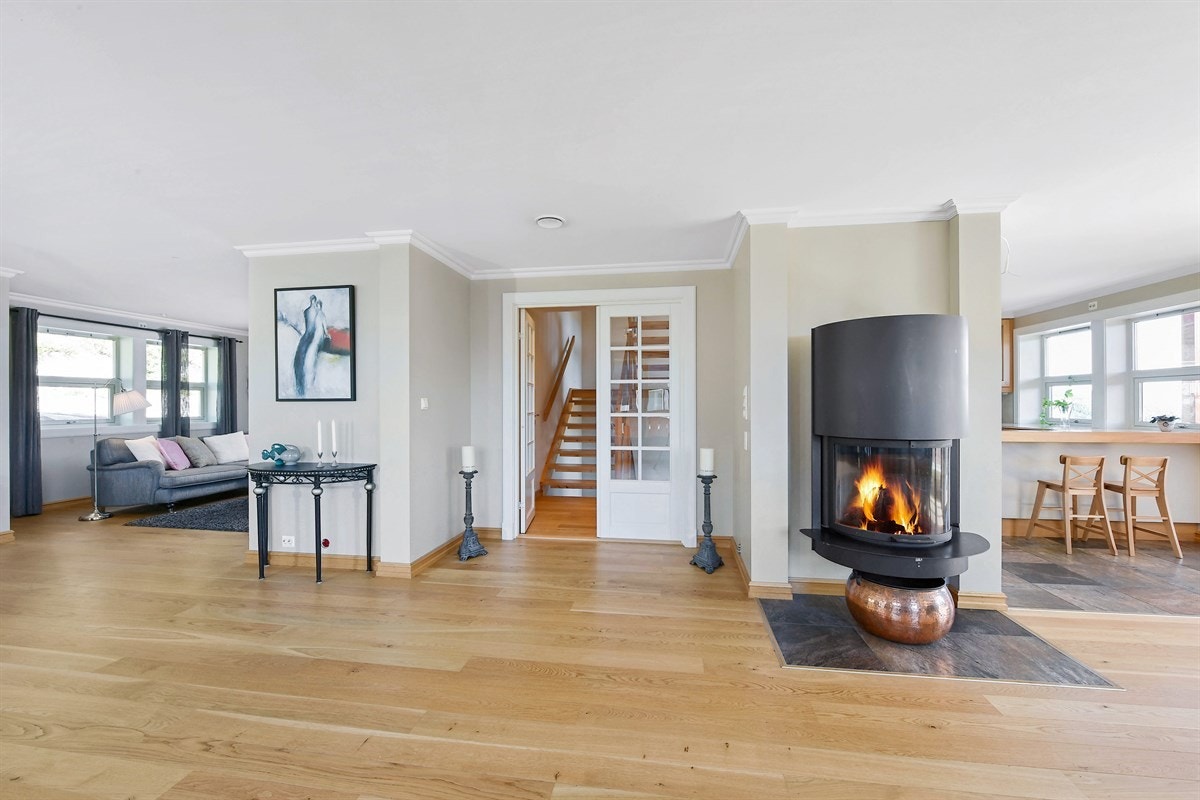 Fra stuen i andre etasje går det trapp opp til loftstuen i tredje etasje. Galleribilde