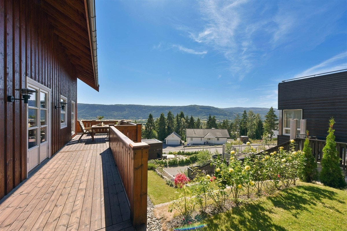 Frodige og flotte uteområder vedrørende boligen. Galleribilde
