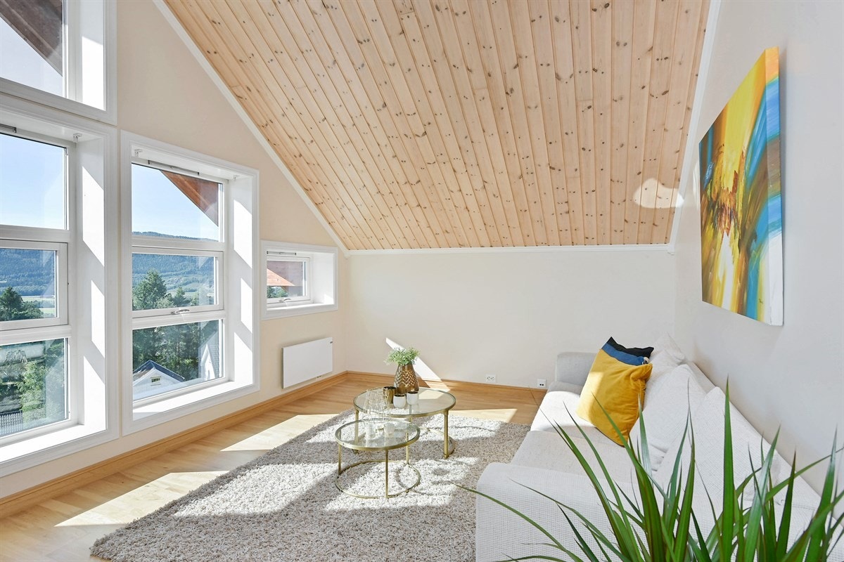 Loftstue. Galleribilde