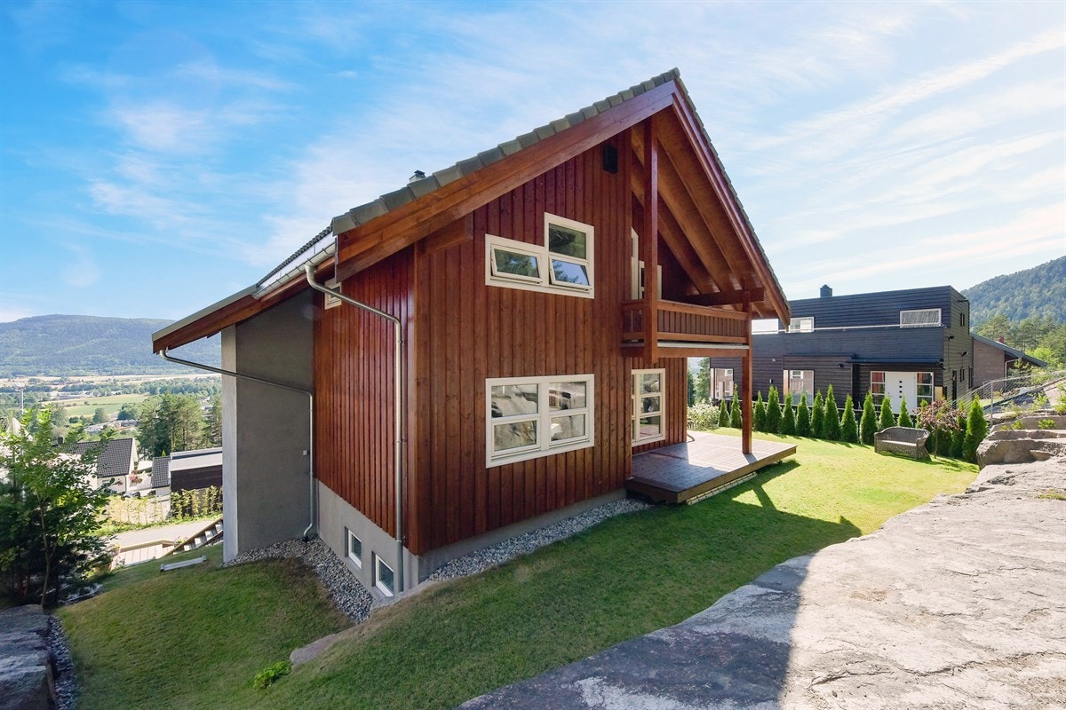 Legg gjerne turen innover Solbergåsen og Solbergfjellet eller til Karindammen og Vasshella med deilige bademuligheter. Galleribilde