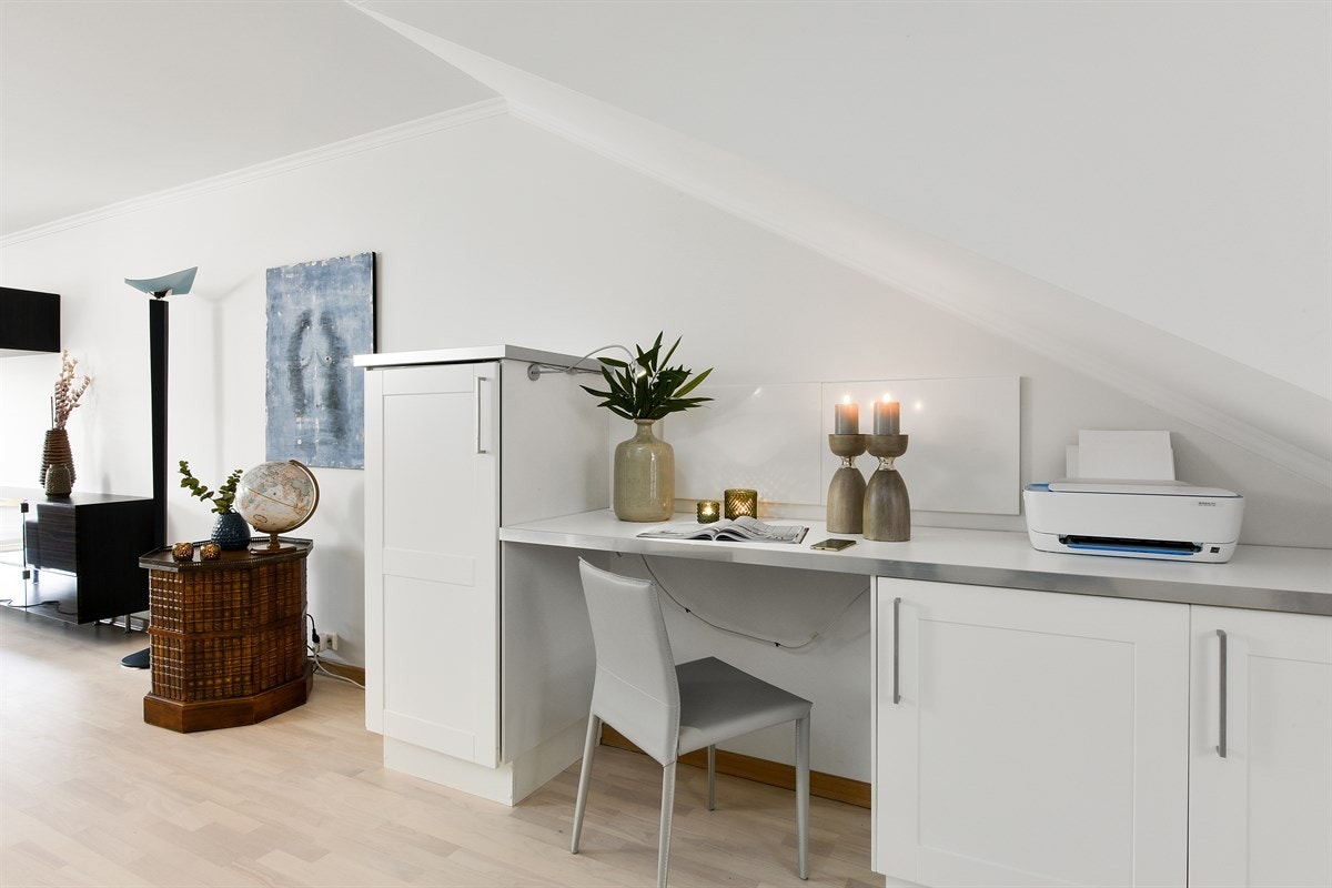 Mulighet for et lite kontor i stuen. Galleribilde