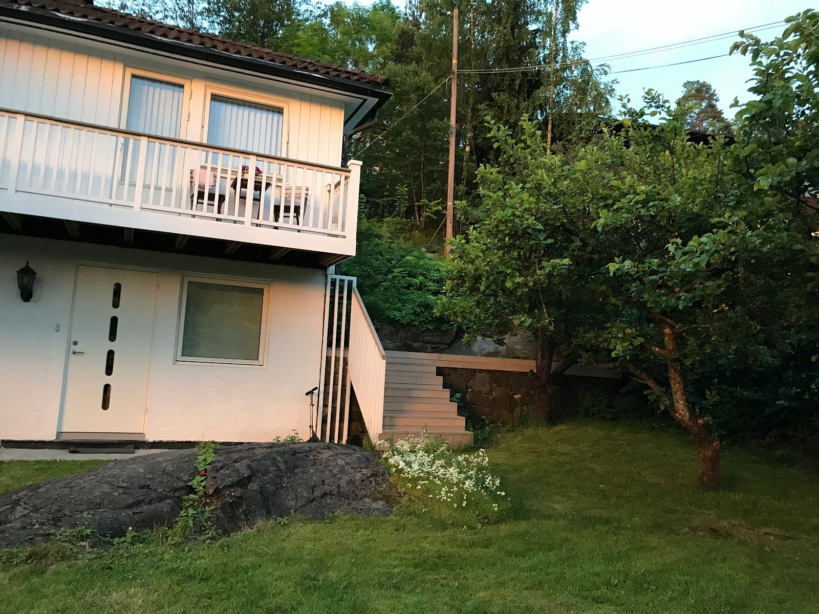 Egen inngang, hage og terrasse. Galleribilde