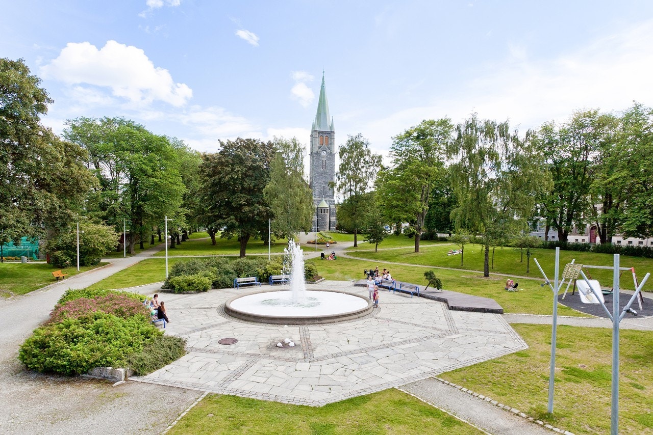 Idylliske Lademoparken ligger like i nærheten av leiligheten. Gled deg til å nyte parklivet! Galleribilde