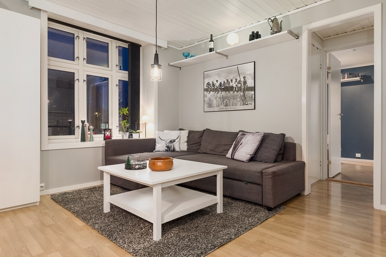 Leiligheten er godt isolert, både mot lyd og kulde, samt smakfullt innredet med praktiske løsninger Galleribilde