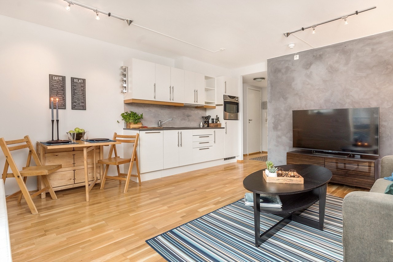 I Mellomila 90 A har vi nå gleden av å tilby deg denne stilrene og lyse leiligheten, med gjennomgående god standard! Galleribilde