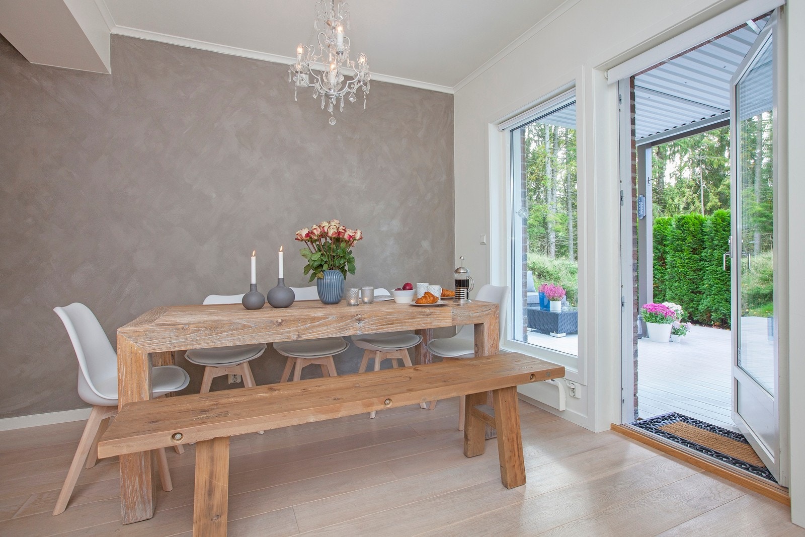 Spisestue med utgang terrassen Galleribilde